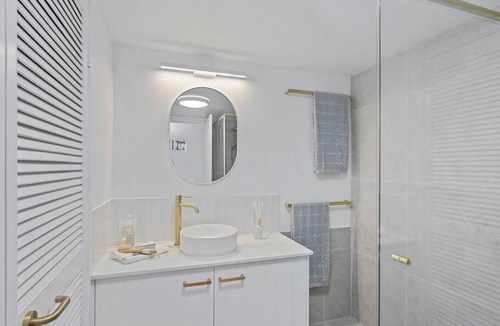 Mermaid Beach Apartment | Chic 2BR Oasis Turtle Beach Resort Gold Coast