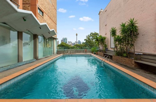 Potts Point Apartment | Chic Studio with Pool Overlooking the City