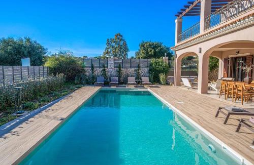 Kolaitis Villa | Classic Villa