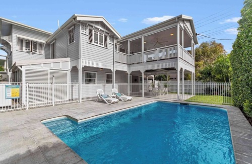 North Ward Apartment | Coastal Corner Poolside Retreat on The Strand
