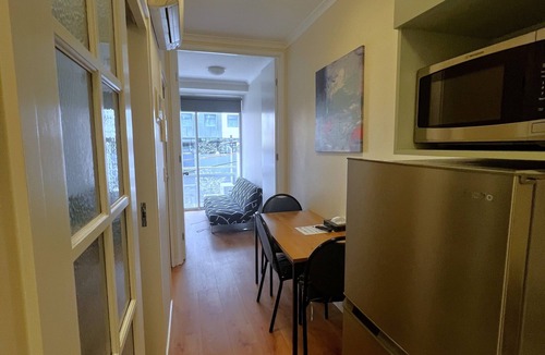 Carlton South Apartment | Comfortable 2BR CBD Stay for 4 | Free Wi-Fi