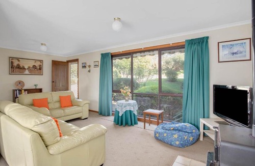 Encounter Bay House | Comfortable Elevated Holiday Home