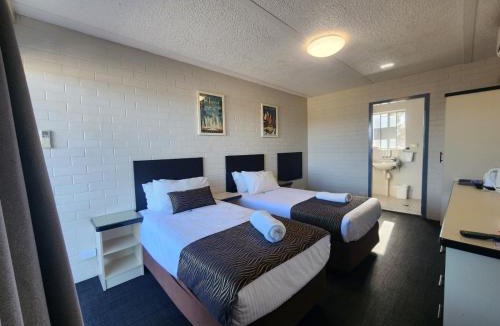 Queanbeyan Hotel | Crest Motor Inn