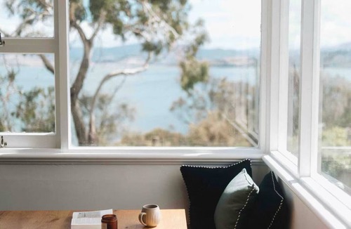 Midway Point House | Derwent River Holiday Home - Minutes to Hobart