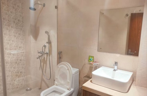 Krishnanagar Hotel | Eennra Maanikko