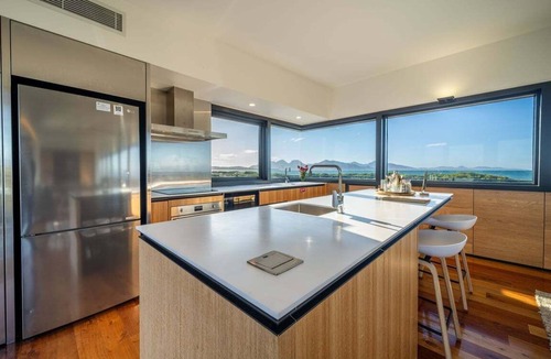 Dolphin Sands House | Elements - Freycinet Luxury Hosts