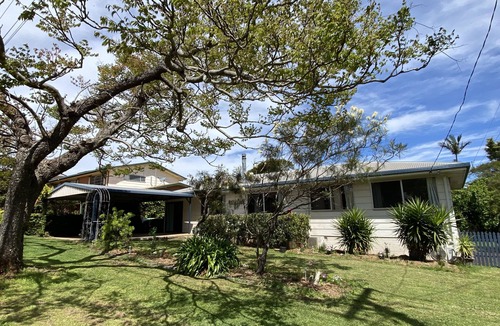 Centenary Heights House | Entire holiday house 4 bedrooms