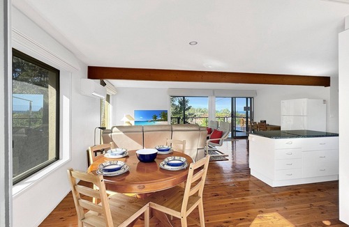 Surf Beach Apartment | Fab 3-Bed Stay with Great Outdoors & Water Views