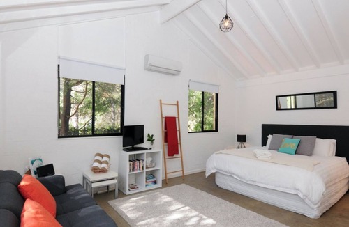 Vincentia Cottage | Greenfields Beach Studio - Wifi & Linen included