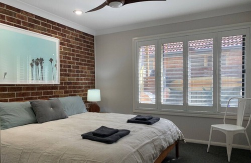Merewether House | Hoggy's @ Merewether Beach - Close to Everything