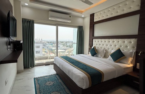 Geeta Nagar Hotel | Hotel 7 Heaven