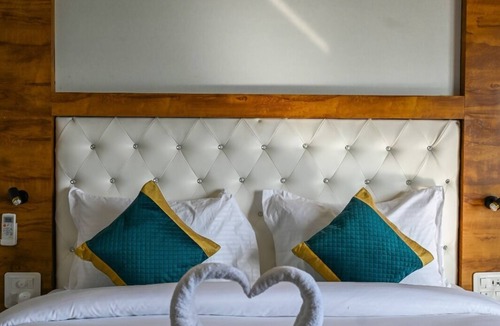 Geeta Nagar Hotel | Hotel 7 Heaven