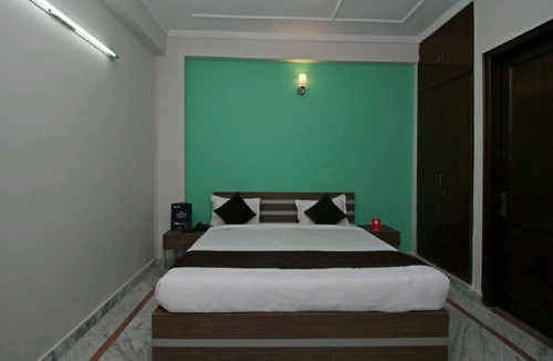 Sector 27 Bed & Breakfast | Hotel Petals Elite 2
