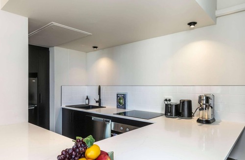 Darlinghurst Apartment | Hyde Park Views Mardi Gras Balcony Pool & Gym