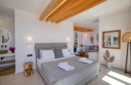 Plintri Hotel | Ionic Suites