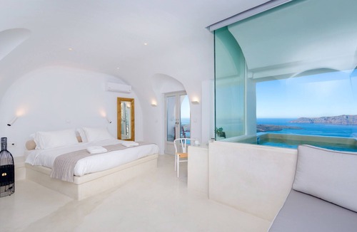Fira House | Iriana Suites