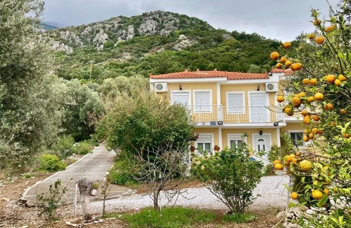 Kokkari Apartment | Jimmy Anna Beachfront Apartments Private Beach