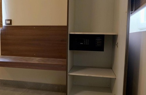 Injambakkam Hotel | Kaustubh
