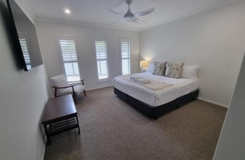 Urraween House | Large Executive Home with Luxurious Master Suite