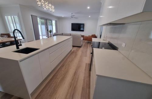 Urraween House | Large Executive Home with Luxurious Master Suite