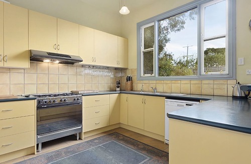 Queenscliff House | Large House on Wharf Street