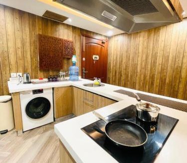 Lahore Apartment | Luxurious Studio Apartment - Gold Crest Mall - DHA Lahore