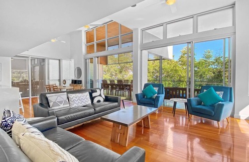 Horseshoe Bay Apartment | Maggies Beachfront Apt. 12