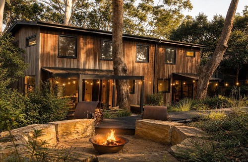 Macmasters Beach House | Modern architect designed home walking distance to Macmasters Beach