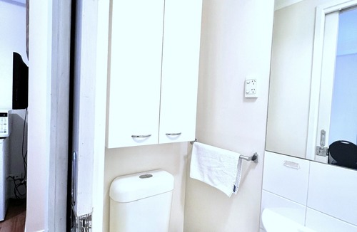 Carlton South Apartment | Modern Studio Apartment in Prime Melbourne CBD Location