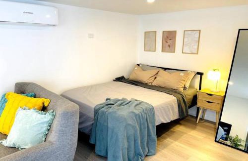 Mornington Apartment | Modern Studio with Mountain View and Near Airport & CBD