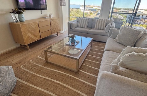 Middleton House | Morrison at Middleton Surf, Sun, Sand and explore the best of the Fleurieu 🌊