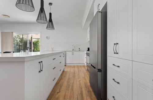 Bathurst House | Morrisset Haven- Modern 4 Bed, 2 Bath in Bathurst