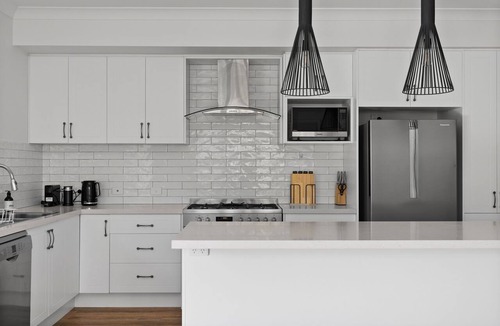 Bathurst House | Morrisset Haven- Modern 4 Bed, 2 Bath in Bathurst