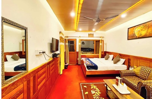 Majkhali Hotel | Mountain View Hotel Tribhuwan Ranikhet