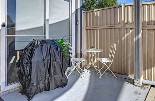 Llanarth Apartment | Ophir Studio. Quiet Workspace Retreat. Bathurst