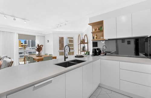 Palm Beach Apartment | Palm Beachview Luxe Steps to beach & Talle creek