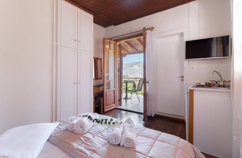 Lefkas Apartment | Pet-Friendly Studio "Krinos 4" with Mountain View, Garden & Wi-Fi