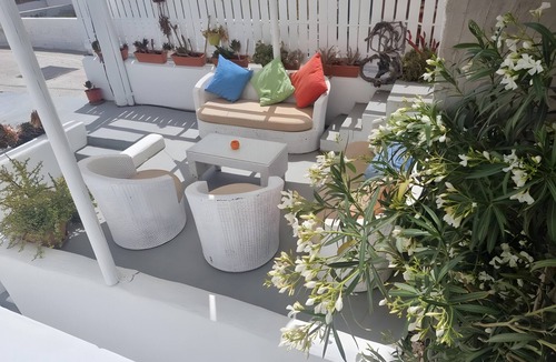 Perissa Apartment | Pleasure View Studio 4 Apartment with Mountain View, Wi-Fi and Air Conditioning