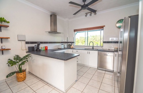 Woolner Apartment | Quiet Centrally located apartment only 10 mins from Airport!