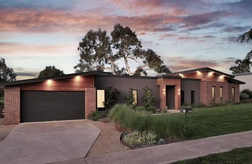 Mansfield House | Relax & Explore Mansfield Spacious Family Retreat Near Mt Buller