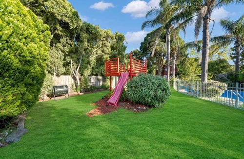 Berwick Apartment | Relax Refresh Rejuvenate Pool Cabin Garden Tree house Vintage charm