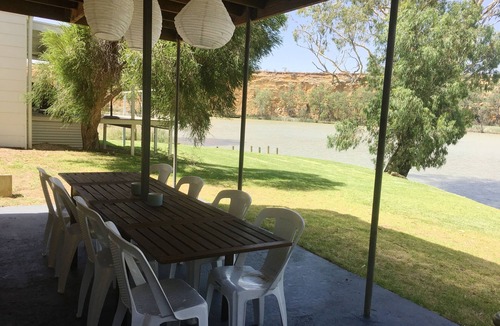 Murraylands House | Riverfront property at Big Bend offering majestic views and location