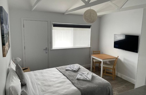 Waterhouse Hotel | Robe Nampara Cottages