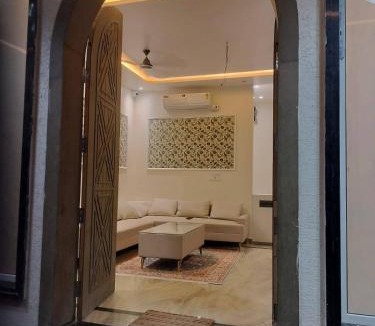 Mathura Hotel | Savadhani Palace