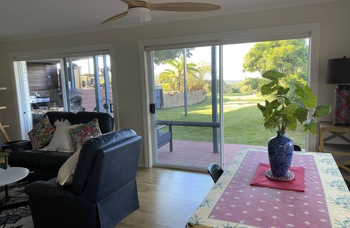 Tallai Apartment | Self contained 2 bed, 2 bath, lounge, pet friendly Gold Coast hinterland.