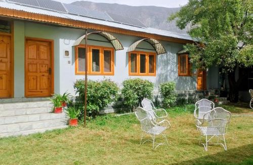 Gilgit House | Serene