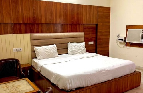 Mayapur Hotel | Shivmurti Grand