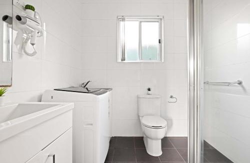 Marayong House | Single Room - Quaint Spot in Marayong - Centrally Located - Shared Bathroom