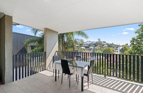 Norman Park Apartment | Spacious 2B2B Apt Close to CBD - Free Parking