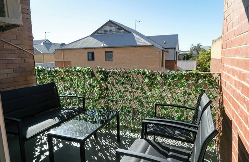 Rivervale Apartment | Spacious & Cosy Self-Contained 2 Bedroom Apartment